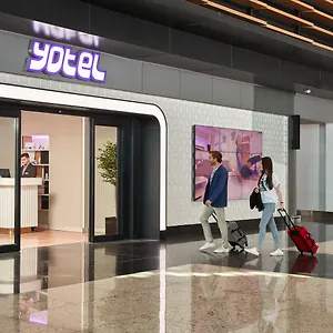 Hotel Yotel Airport, Entrance **